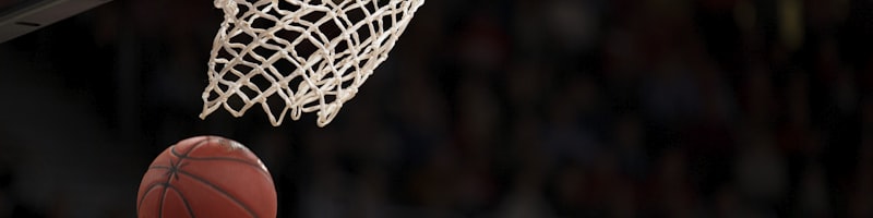 NBA篮球季后赛直播画面 - 球员扣篮精彩瞬间